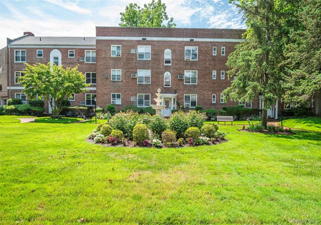 Photo 1 of Condo for sale at 221 Middle Neck Rd #G5, North Hempstead, NY 11021 | MLS# 1025695 | Listing updated on 2026-09-15