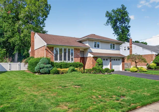 Photo 3 of Sale Pending at 78 Sugar Maple Dr, North Hempstead, NY 11576 | MLS# 1025811 | Listing updated on 2026-09-28