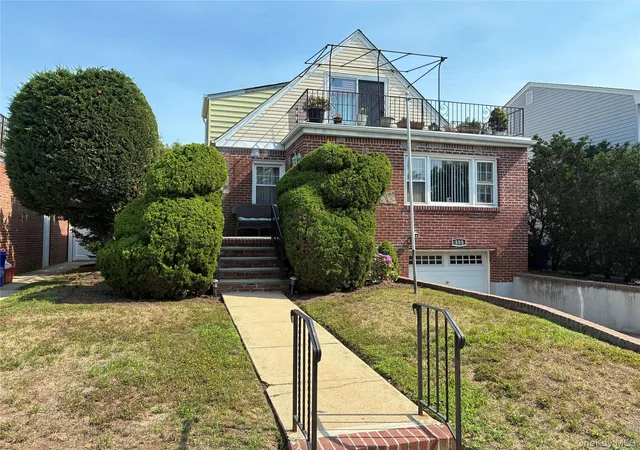 Photo 2 of Single family home for sale at 553 W Beech St, Long Beach, NY 11561 | MLS# 1025836 | Listing updated on 2026-09-22