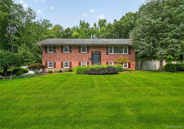 Photo 1 of Single family home for sale at 12 Little Brk Ln, Clarkstown, NY 10956 | MLS# 1025900 | Listing updated on 2026-10-04