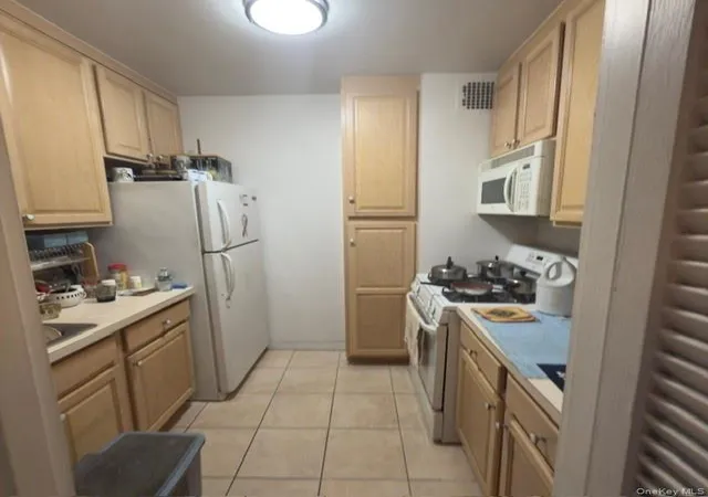 Photo 2 of Sale Pending at 665 Thwaites Pl #5X, Bronx, NY 10467 | MLS# 1026007 | Listing updated on 2026-09-09