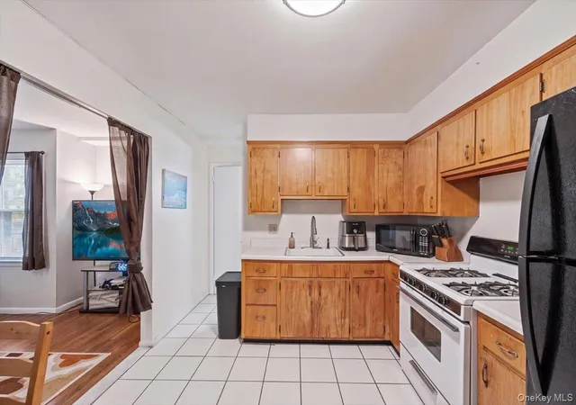 Listing Photo 4 - Condo for sale in building located at 805 Tuckahoe Rd, Yonkers, NY 10710