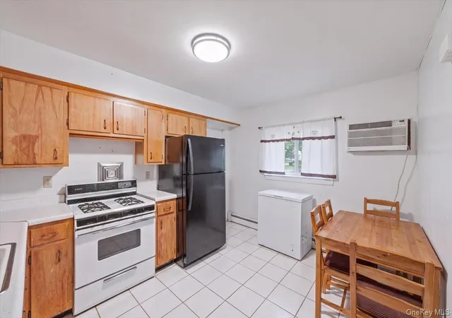 Listing Photo 5 - Condo for sale in building located at 805 Tuckahoe Rd, Yonkers, NY 10710
