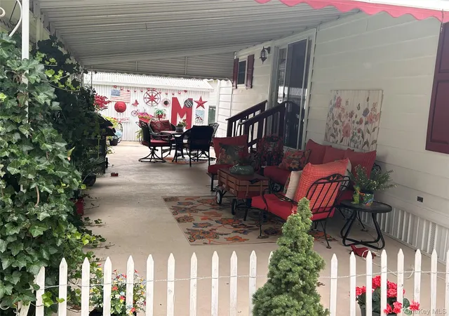 Photo 2 of Manufactured home for sale at 1661 Old Country Rd #471, Riverhead, NY 11901 | MLS# 1026192 | Listing updated on 2026-09-11
