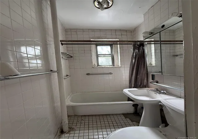 Photo 2 of House for sale at 2167 33rd Street #3H, New York, NY 11105 | MLS# 1026200 | Listing updated on 2026-09-12