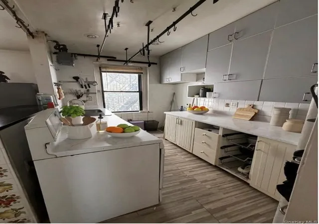 Photo 4 of House for sale at 2167 33rd Street #3H, New York, NY 11105 | MLS# 1026200 | Listing updated on 2026-09-12