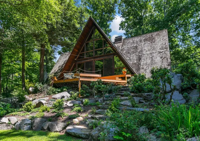 Photo 2 of Single family home for sale at 1750 Baptist Church Rd, Yorktown, NY 10598 | MLS# 1026264 | Listing updated on 2026-09-15