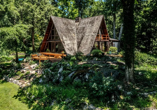 Photo 3 of Single family home for sale at 1750 Baptist Church Rd, Yorktown, NY 10598 | MLS# 1026264 | Listing updated on 2026-09-15