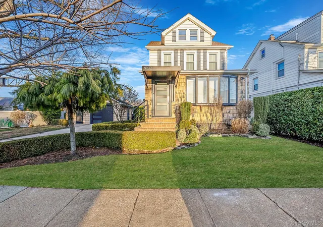 Photo 1 of Single family home for sale at 32 Everett, Hempstead, NY 11563 | MLS# 1026908 | Listing updated on 2026-09-15