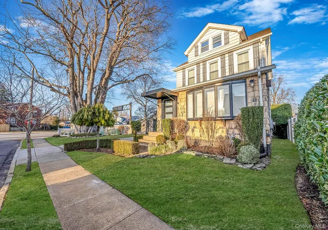 Photo 2 of Single family home for sale at 32 Everett, Hempstead, NY 11563 | MLS# 1026908 | Listing updated on 2026-09-15