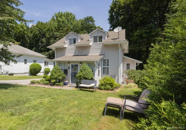 Photo 2 of Sale Pending at 2 School House Ln, Woodbury, NY 10917 | MLS# 1026999 | Listing updated on 2026-09-08