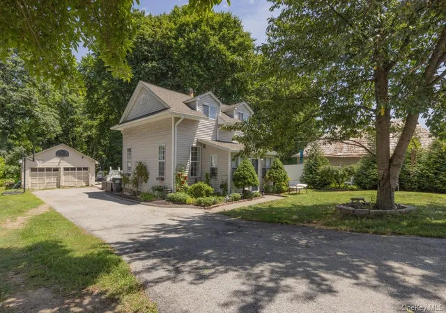 Photo 3 of Sale Pending at 2 School House Ln, Woodbury, NY 10917 | MLS# 1026999 | Listing updated on 2026-09-08
