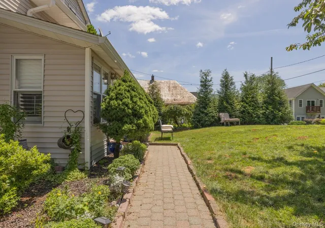 Photo 3 of Sale Pending at 2 School House Ln, Woodbury, NY 10917 | MLS# 1026999 | Listing updated on 2026-09-08