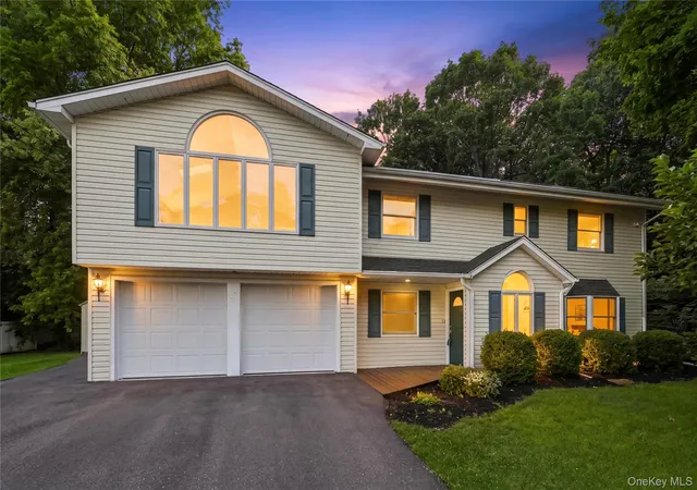 Photo 1 of Single family home for sale at 143 Pineview Ave, Clarkstown, NY 10954 | MLS# 1027093 | Listing updated on 2026-09-15