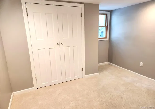Photo 3 of Single family home for sale at 6 Southold Rd, Brookhaven, NY 11789 | MLS# 1027097 | Listing updated on 2026-09-12