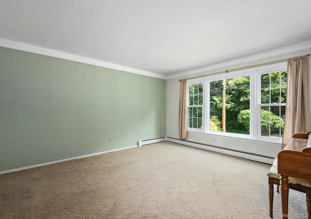 Photo 4 of Single family home for sale at 21 Vause St, Huntington, NY 11768 | MLS# 1027110 | Listing updated on 2026-09-30