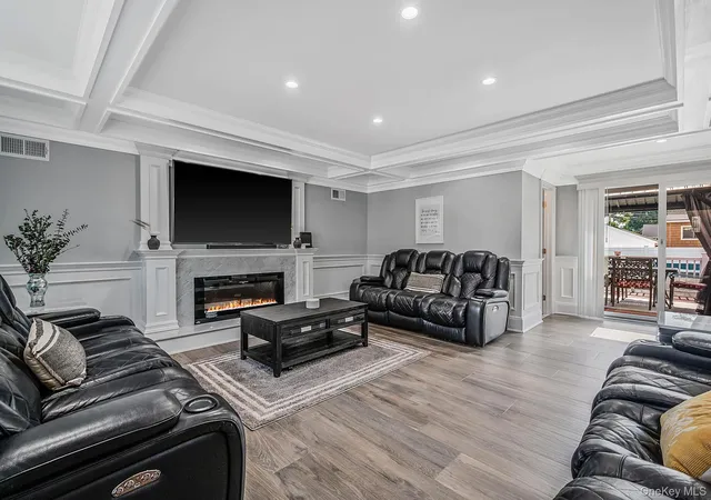 Photo 3 of Sale Pending at 18 Worden Pl, West Babylon, NY 11704 | MLS# 1027192 | Listing updated on 2026-09-10