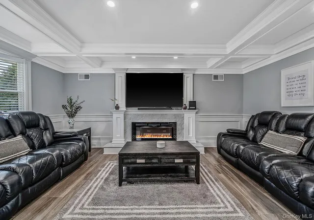 Photo 3 of Sale Pending at 18 Worden Pl, West Babylon, NY 11704 | MLS# 1027192 | Listing updated on 2026-09-10