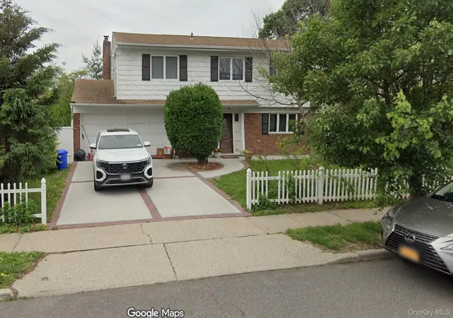 Photo 2 of Single family home for sale at 214 Park Ave, North Hempstead, NY 11040 | MLS# 1027197 | Listing updated on 2026-09-19