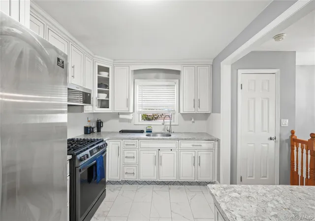 Photo 4 of Single family home for sale at 284 Baldwin Rd, Hempstead, NY 11550 | MLS# 1027392 | Listing updated on 2026-09-15