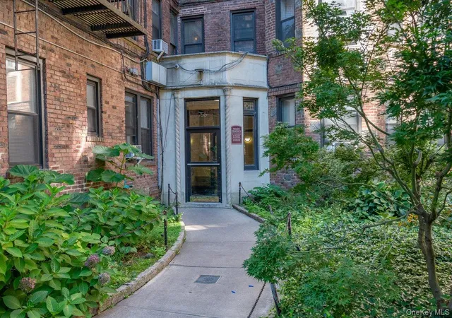 Photo 2 of Condo for sale at 756 Brady Ave #609, New York, NY 10462 | MLS# 1027515 | Listing updated on 2026-09-15