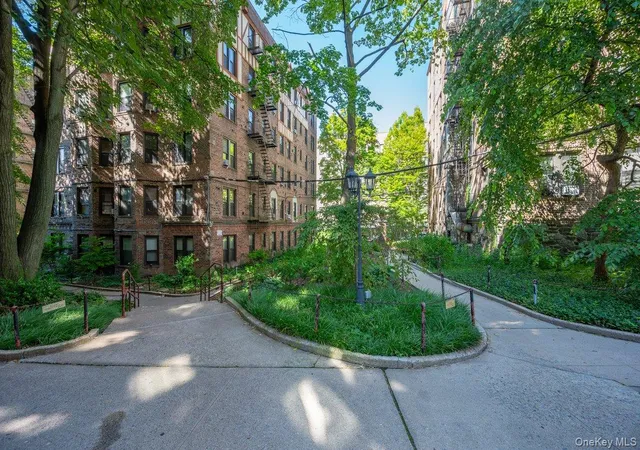 Photo 3 of Condo for sale at 756 Brady Ave #609, New York, NY 10462 | MLS# 1027515 | Listing updated on 2026-09-15