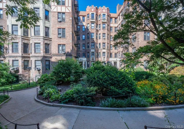 Listing Photo 4 - Condo for sale in building located at 756 Brady Ave, New York, NY 11238 - Unit #609