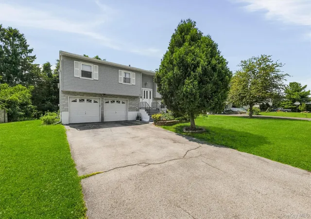 Photo 2 of Sale Pending at 41 Keats Dr, New Windsor, NY 12553 | MLS# 1027670 | Listing updated on 2026-09-11