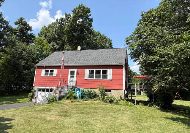 Photo 1 of Single family home for sale at 44 Somerset Ln, Putnam Valley, NY 10579 | MLS# 1027729 | Listing updated on 2026-09-14