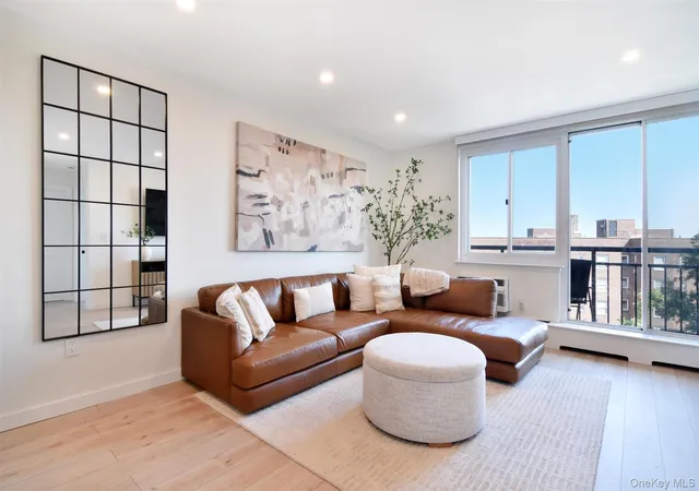 Listing Photo 3 - Condo for sale in building located at 703 Pelham Rd, New Rochelle, NY 10805 - Unit #513