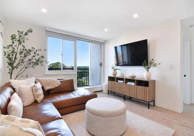 Listing Photo 4 - Condo for sale in building located at 703 Pelham Rd, New Rochelle, NY 10805 - Unit #513
