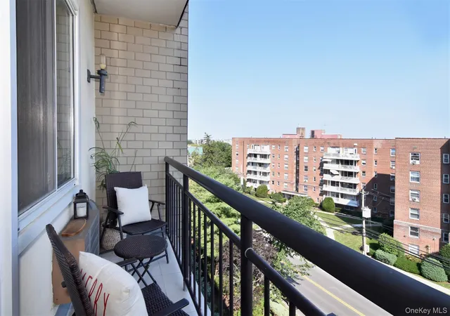 Listing Photo 5 - Condo for sale in building located at 703 Pelham Rd, New Rochelle, NY 10805 - Unit #513