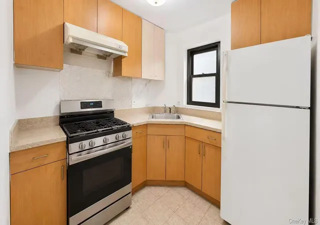 Photo 3 of Sale Pending at 132-59 41st Road #3B, New York, NY 11355 | MLS# 1027816 | Listing updated on 2026-09-11