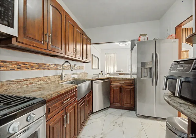 Listing Photo 5 - Condo for sale in building located at 4971 Henry Hudson Pkwy W, New York, NY 10471 - Unit #4971
