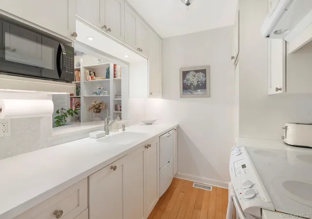 Photo 3 of Condo for sale at 514 Pantigo Rd #5, East Hampton, NY 11937 | MLS# 1027939 | Listing updated on 2026-09-12