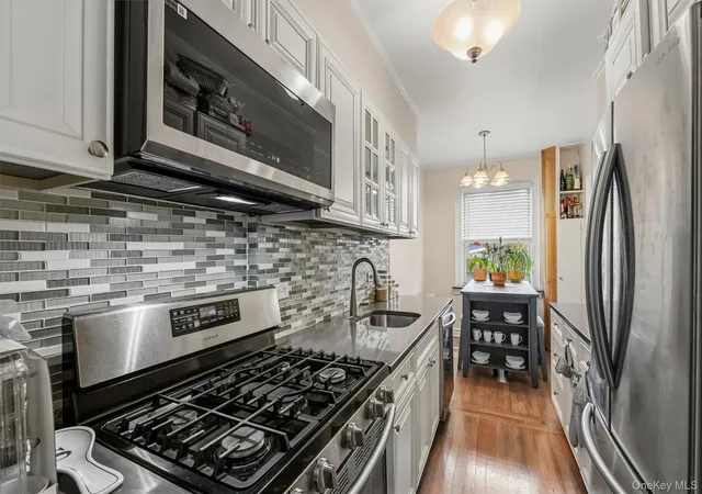 Photo 3 of Sale Pending at 19 William St #2D, Mount Vernon, NY 10552 | MLS# 1028062 | Listing updated on 2026-09-11