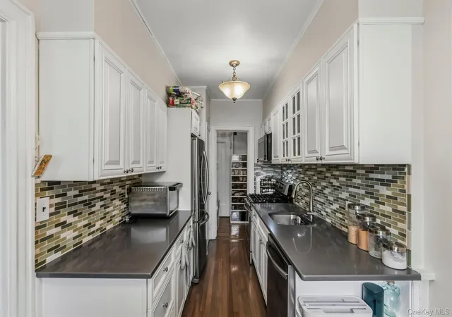 Photo 3 of Sale Pending at 19 William St #2D, Mount Vernon, NY 10552 | MLS# 1028062 | Listing updated on 2026-09-11
