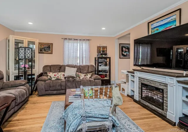 Photo 3 of Sale Pending at 29 S Washington Ave, Greenburgh, NY 10530 | MLS# 1028072 | Listing updated on 2026-09-12