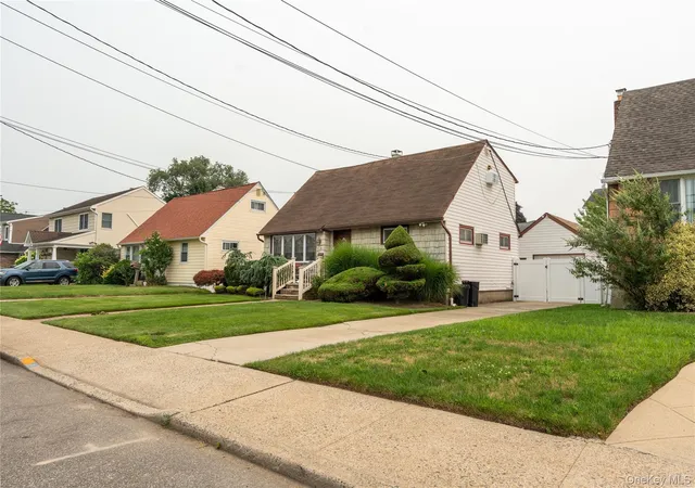 Photo 3 of Single family home for sale at 81 Montgomery Ave, Hempstead, NY 11572 | MLS# 1029003 | Listing updated on 2026-09-13