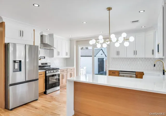 Photo 3 of Sale Pending at 28 S Elm St, Oyster Bay, NY 11801 | MLS# 1029349 | Listing updated on 2026-09-14