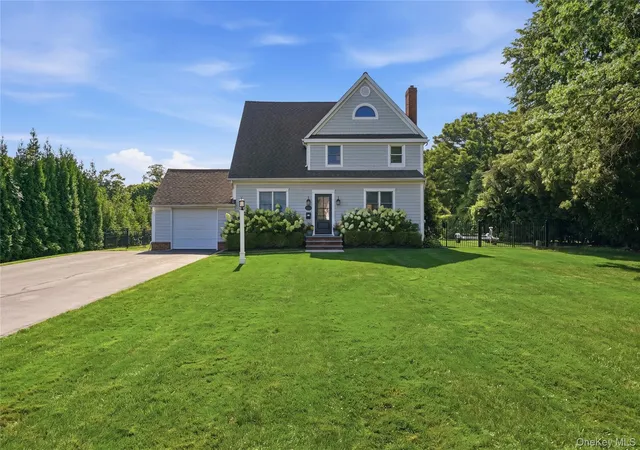 Photo 2 of Sale Pending at 22 S Gillette Ave, Islip, NY 11705 | MLS# 1029464 | Listing updated on 2026-09-18