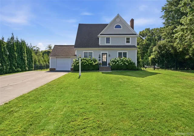 Photo 3 of Sale Pending at 22 S Gillette Ave, Islip, NY 11705 | MLS# 1029464 | Listing updated on 2026-09-18