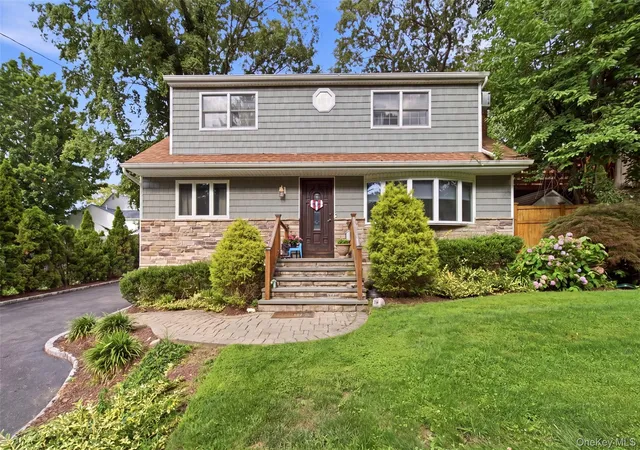 Photo 1 of Single family home for sale at 46 Catherine St, Huntington, NY 11731 | MLS# 1030002 | Listing updated on 2026-09-30