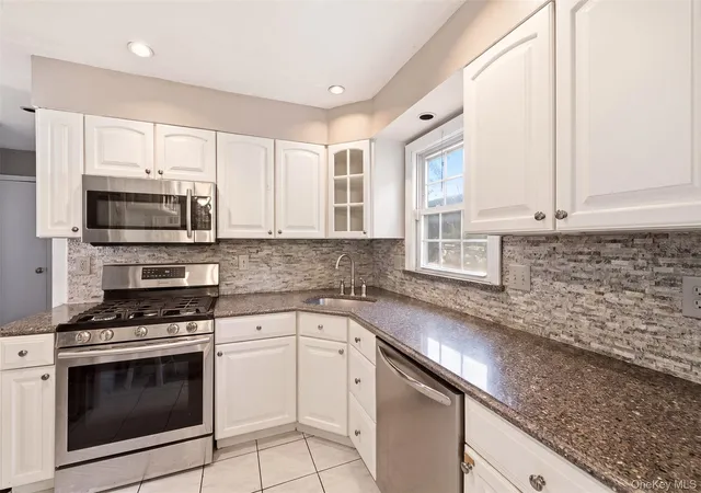 Photo 4 of Single family home for sale at 46 Catherine St, Huntington, NY 11731 | MLS# 1030002 | Listing updated on 2026-09-30