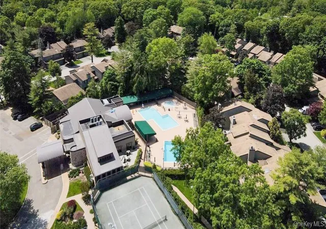Photo 3 of Condo for sale at 190 Alta Ter, Oyster Bay, NY 11753 | MLS# 1030073 | Listing updated on 2026-09-19