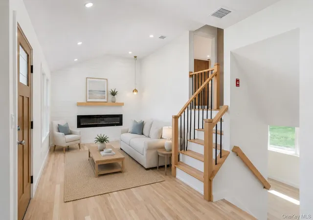 Photo 4 of Single family home for sale at 933 Thompson Dr, Islip, NY 11706 | MLS# 1030178 | Listing updated on 2026-10-06