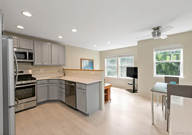Listing Photo 4 - Condo for sale in building located at 138 Underhill Ln, Peekskill, NY 10566