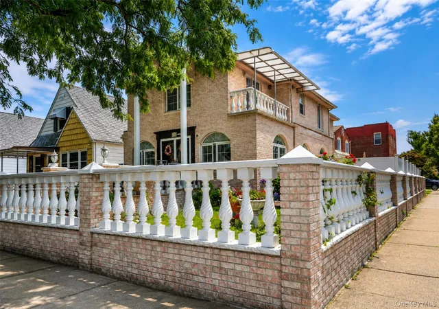Photo 1 of Single family home for sale at 265-04 79th Avenue, New York, NY 11004 | MLS# 1030270 | Listing updated on 2026-10-08
