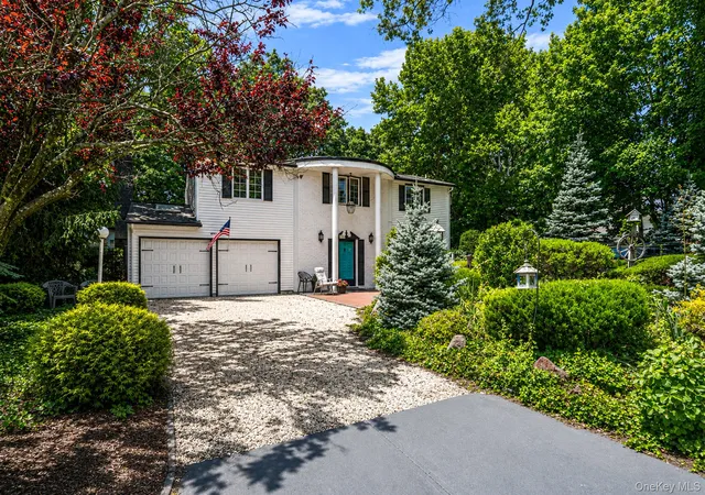 Photo 2 of Single family home for sale at 14 Birchfield Ct, Brookhaven, NY 11727 | MLS# 1030580 | Listing updated on 2026-09-12