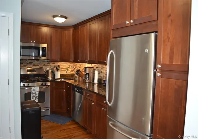Listing Photo 4 - Condo for sale in building located at 17 Broadway, Harrison, NY 10528 - Unit #2F